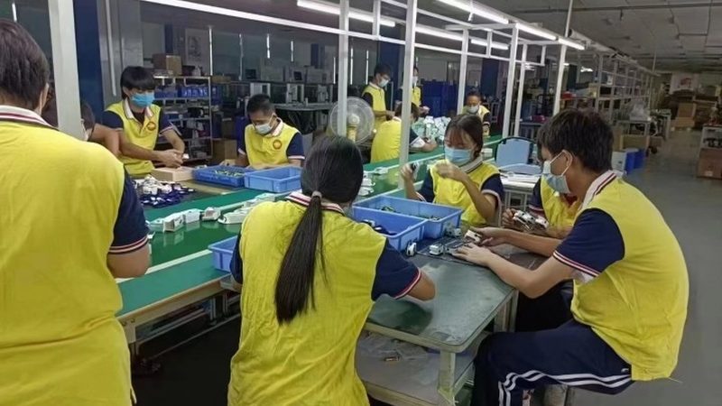 选择家政服务时，首先要关注服务团队的专业性。专业团队通常具备以下特点：
